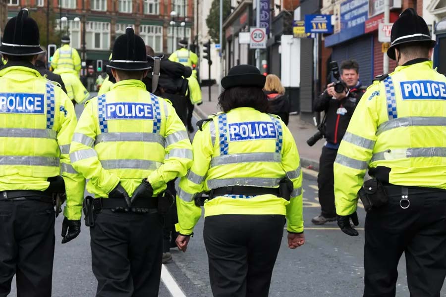 ব্রিটেন পুলিশ বিষয়টি নিয়ে খোঁজখবর চালাচ্ছে। পাশাপাশি, চালানো হচ্ছে নজরদারিও।