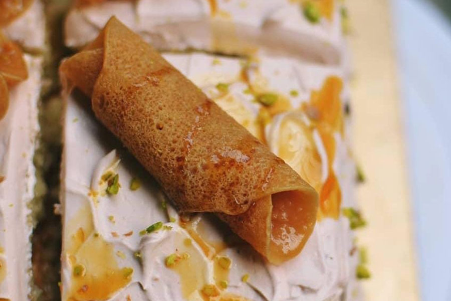 নলেন গুড়ের পিঠে-পেস্ট্রি।