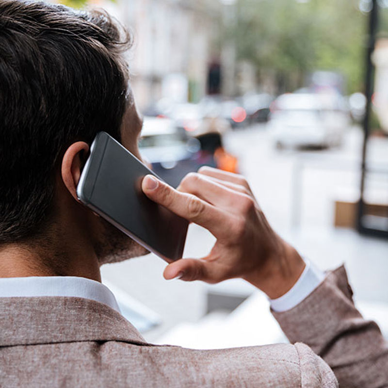 মহিলাদের কাছে নিজের ‘ভুয়ো’ পরিচয় দিতেন তিনি। বাড়ি-গাড়ি, বিপুল পারিবারিক সম্পত্তির গল্প ফাঁদতেন। এমনকি প্রয়োজনে মেয়েদের রূপ-গুণের তারিফও করতেন গুছিয়ে।