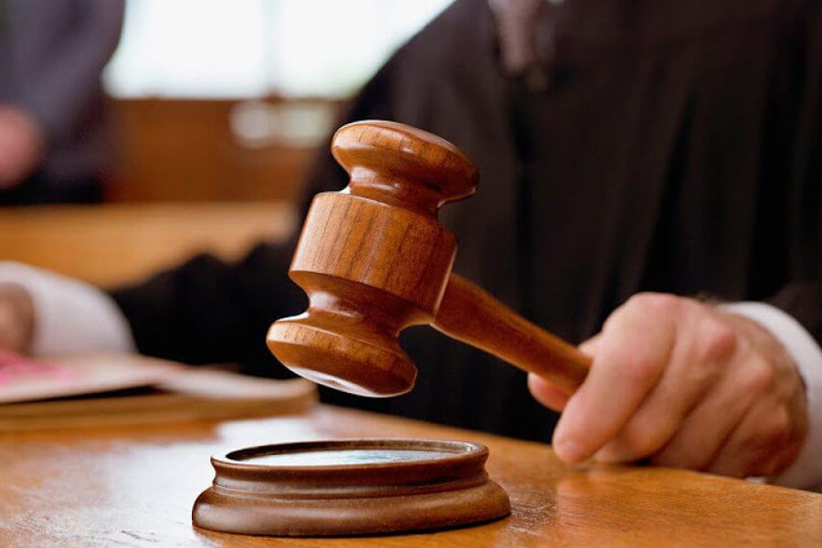 সম্প্রতি এই কুখ্যাত প্রতারককে জেল থেকে পালানোর অপরাধে বড়সড় সাজা দেওয়া হয়েছে। আদালত তাঁকে ৬৬ মাস কারাবাসের নির্দেশ দিয়েছে।