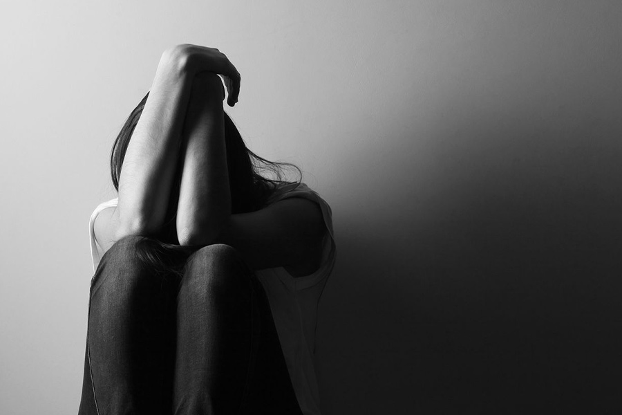 বিধবা, প্রতিবন্ধী, একা মা, এমনকি বিশেষভাবে সক্ষমরাও প্যাট্রিকের শিকার হয়েছেন। তিনি সকলকে বলতেন, মহিলাদের অন্তরের সৌন্দর্য তাঁর কাছে গুরুত্ব পায়। তাঁর মিষ্টি কথায় সহজেই মজেছেন মহিলারা।