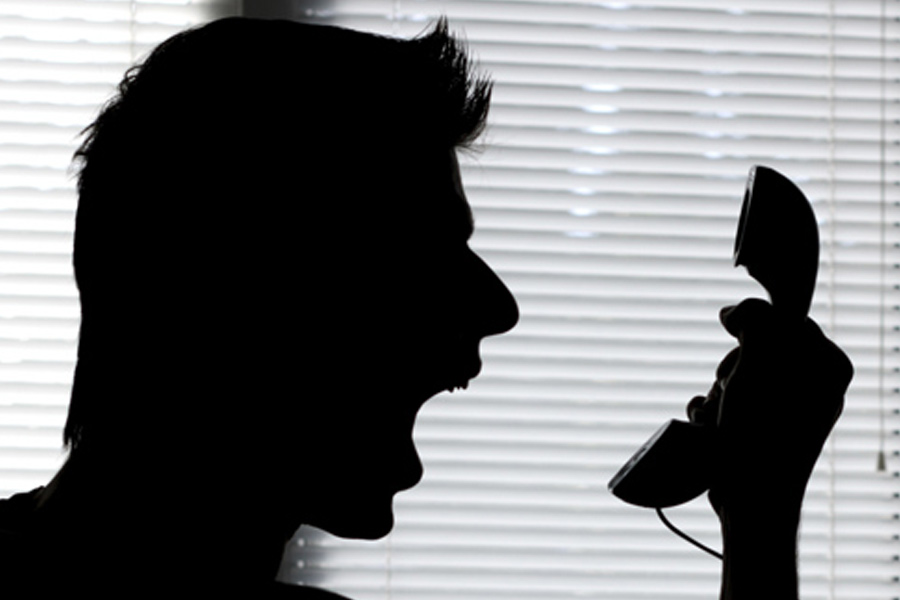 পুলিশ জানিয়েছে, কোনও মেয়ে প্যাট্রিকের ফাঁদে পা না দিয়ে তাঁকে টাকা দিতে অস্বীকার করলে তাঁর গোপন এবং দুর্বল দিকটিকে আঘাত করতেন প্রতারক। এমনকি ব্ল্যাকমেলের নজিরও বিরল ছিল না।