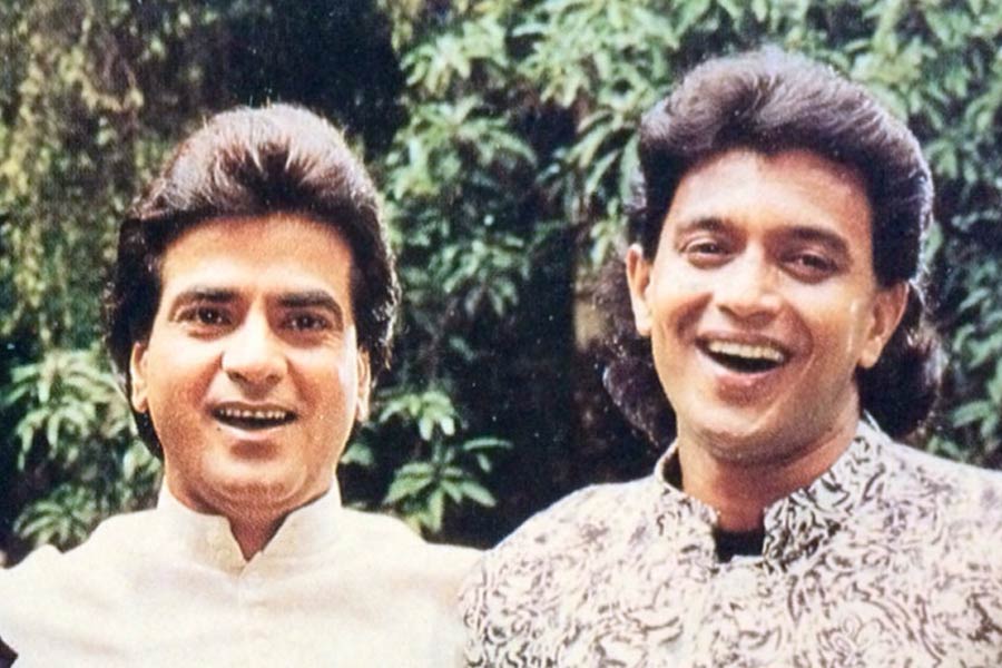 ১৯৭৮ সালে ‘সীতামালক্ষ্মী’ নামের তেলুগু ছবিতে মুখ্য চরিত্রে অভিনয় করেন রামেশ্বরী। এই ছবিতে অভিনয়ের পর দক্ষিণী ফিল্মজগতে তাঁর সুনাম তৈরি হয়। এর পর আর ফিরে তাকাতে হয়নি তাঁকে। মিঠুন, জিতেন্দ্রের মতো তারকাদের সঙ্গে কাজ করার সুযোগ পান তিনি।