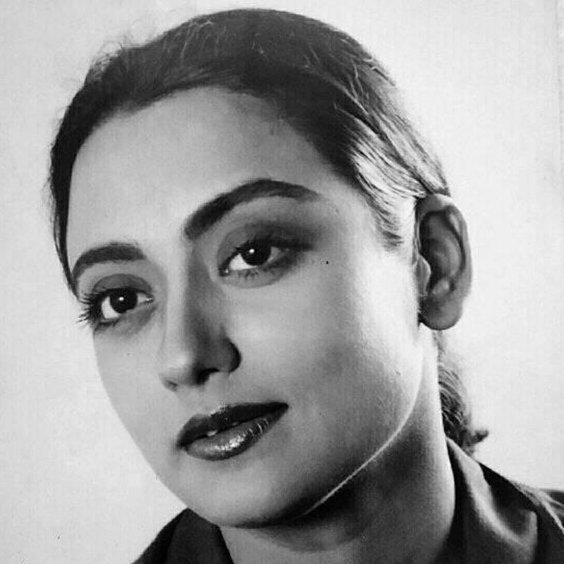 বিশ্ববিদ্যালয়ের পড়াশোনা শেষ হওয়ার দু’বছরের মধ্যেই ‘রাজশ্রী প্রোডাকশনস’-এর মতো নামী প্রযোজনা সংস্থার তরফে অভিনয়ের প্রস্তাব পান রামেশ্বরী। ১৯৭৭ সালে ‘দুলহন ওহি জো পিয়া মন ভায়ে’ নামের হিন্দি ছবিতে প্রথম অভিনয় করেন তিনি। প্রথম ছবিই বাণিজ্যিক ভাবে সফল হয়।