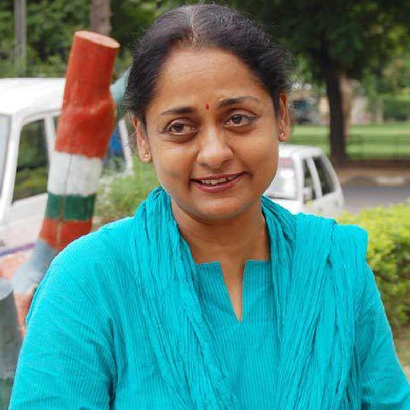 কিন্তু রামেশ্বরীর জীবনে এই জনপ্রিয়তা বেশি দিন থাকেনি। ১৯৭৯ সালে ‘সুনয়না’ নামের একটি হিন্দি ছবিতে অভিনয় করছিলেন রামেশ্বরী। শুটিংয়ের কাজ প্রায় শেষের পথে, সেই মুহূর্তে একটি স্টান্ট দৃশ্যে অভিনয় করার জন্য অভিনেত্রীকে ডেকে পাঠানো হয়। ঘোড়ার পিঠে চড়ার একটি দৃশ্যে অভিনয় করতে হত রামেশ্বরীকে। ঠিক তখনই বিপত্তি ঘটে।