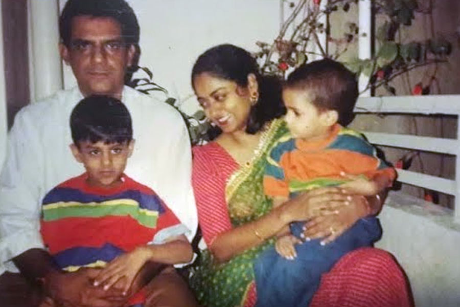 স্বামী এবং দুই ছেলের সংসার নিয়েই ব্যস্ত রামেশ্বরী। খুব কম সংখ্যক ছবিতে পার্শ্বচরিত্রে অভিনয় করেছিলেন তিনি। বর্তমানে অভিনয়জগৎ থেকে সরে প্রসাধন সামগ্রীর ব্যবসার সঙ্গে যুক্ত রয়েছেন রামেশ্বরী।