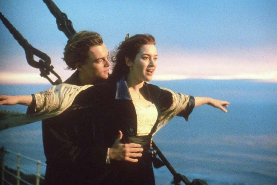 এই ঘটনার উপর ভিত্তি করে ১৯৯৭ সালে জেমস ক্যামেরনের পরিচালনায় বড় পর্দায় মুক্তি পেয়েছিল ‘টাইটানিক’ ছবিটি। কিন্তু টাইটানিকের এই কাহিনি নাকি বহু বছর আগে থেকেই উপন্যাসের পাতায় লেখা হয়ে গিয়েছে। এমনটাই দাবি করেন কনস্পিরেসি থিয়োরিস্টরা।