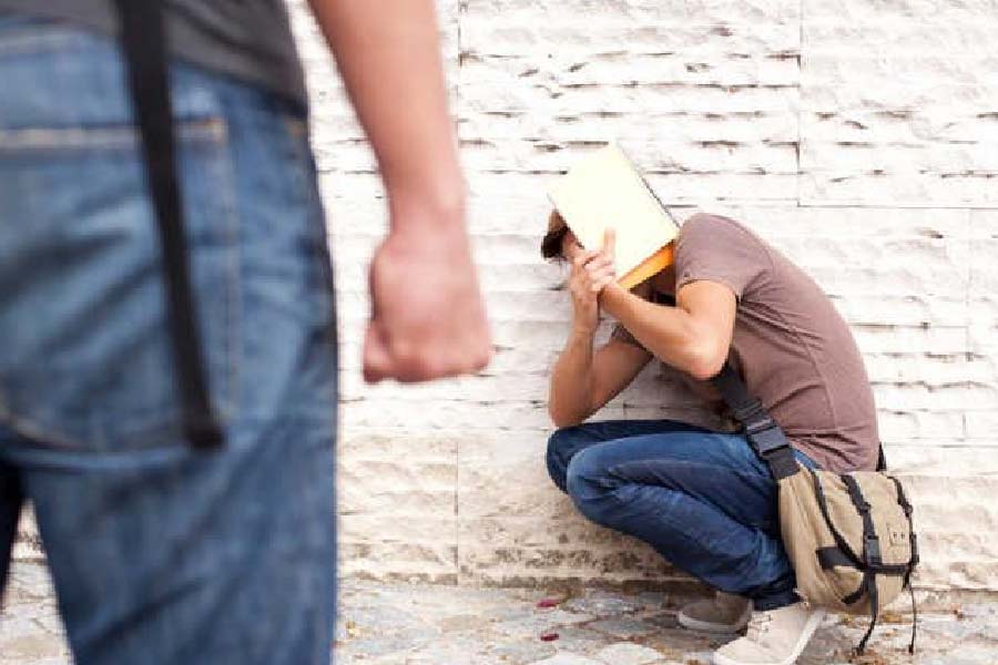 এমজিএম মেডিক্যাল কলেজে গত জুলাই মাসে এমবিবিএস-এর প্রথম বর্ষের একদল ছাত্রকে র‌্যাগিংয়ের অভিযোগ উঠেছিল। কারা সেই র‌্যাগিংয়ের সঙ্গে যুক্ত ছিলেন, পুলিশ কিছুতেই শনাক্ত করতে পারছিল না।