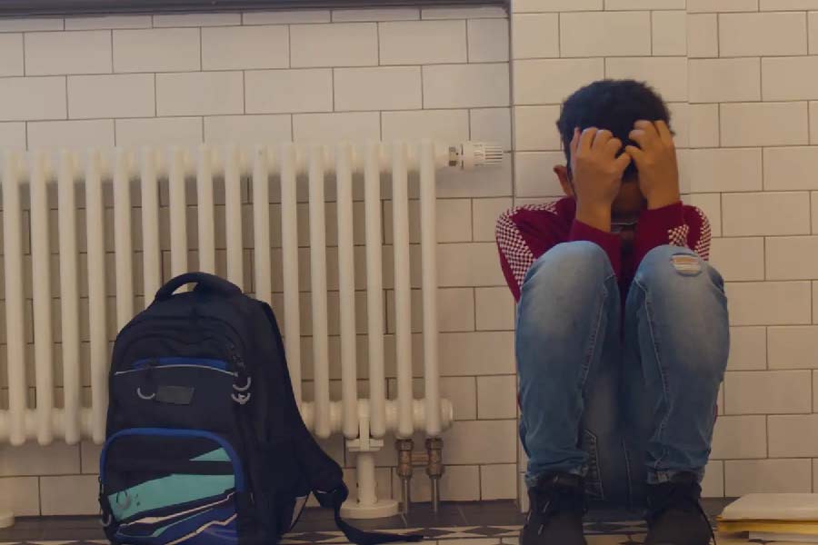 সংশ্লিষ্ট থানার অফিসার ইন চার্জ বলেন, ‘‘মামলাটি বন্ধ করে দিতে হয় প্রমাণের অভাবে। আমাদের কাছে কোনও সূত্র, কোনও তথ্য ছিল না। তাই আমরা একটু অন্য ভাবে এই রহস্যের সমাধান করতে উদ্যোগী হয়েছিলাম।’’