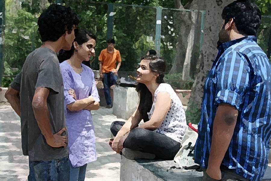 শালিনী জানিয়েছেন, এই কাজে তাঁকে প্রায়ই নানা মিথ্যা কথা বলতে হয়েছে। কখনও কখনও তাৎক্ষণিক দক্ষতায় বানিয়ে ফেলতে হয়েছে খুচরো গল্প। উপস্থিত বুদ্ধির জোরে নিজের পরিচয় লুকিয়ে সফল হয়েছেন শালিনী। নিজেই জানিয়েছেন, কাজটা সহজ ছিল না একেবারেই।