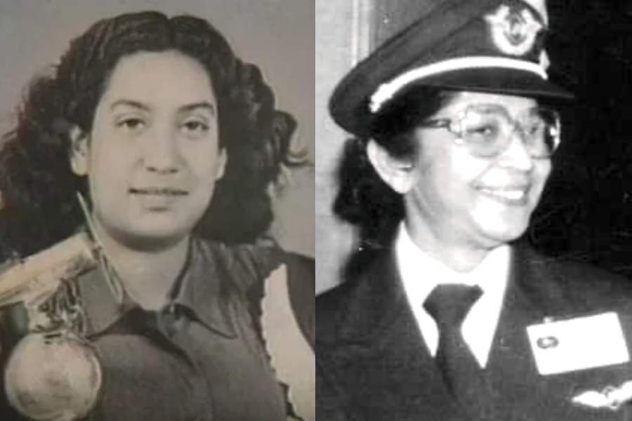 ১৯৪৭ সালে প্রেম মাথুর ভারতের প্রথম ডোমেস্টিক এয়ারলাইন্সের বাণিজ্যিক বিমান চালানোর অনুমোদন পান। ১৯৫৬ সালে দূর্বা বন্দ্যোপাধ্যায় প্রথম ইন্ডিয়ান এয়ারলাইন্সের বিমান চালানোর অনুমোদন পান। তারও প্রায় ৫০ বছর পর ২০০২ সালে ভারতের বায়ুসেনার প্রথম মহিলা এয়ার ভাইস মার্শাল হন পদ্মাবতী বন্দ্যোপাধ্যায়। এঁদের নিয়ে ভারতীয়দের গর্বের অন্ত নেই। 