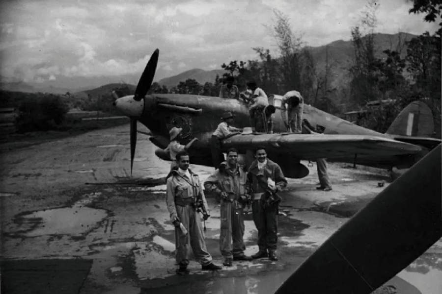 কিছুটা ভেঙে পড়েছিলেন সরলা। তবে তাঁর বাণিজ্যিক বিমানচালনার প্রশিক্ষণ থমকে যায় আরও একটি কারণে। সেই সময়েই শুরু হয় দ্বিতীয় বিশ্বযুদ্ধ।