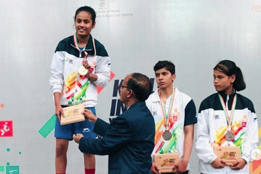 মাত্র তেরো বছর বয়সেই ‘খেলো ইন্ডিয়া’ টুর্নামেন্টে সোনা জিতেছিলেন পুণের এই বক্সার। ২০১৯ সালে ওই প্রতিযোগিতার অনূর্ধ্ব-১৭ বিভাগে তাঁর থেকে বয়সে প্রায় ৩ বছরের বড় বক্সারদের হারিয়েছিলেন। তবে ওই বয়সেই তাঁর কথাবার্তায় পরিণতমনস্কতার ছাপ পেয়েছিল তাবড় সংবাদমাধ্যম।