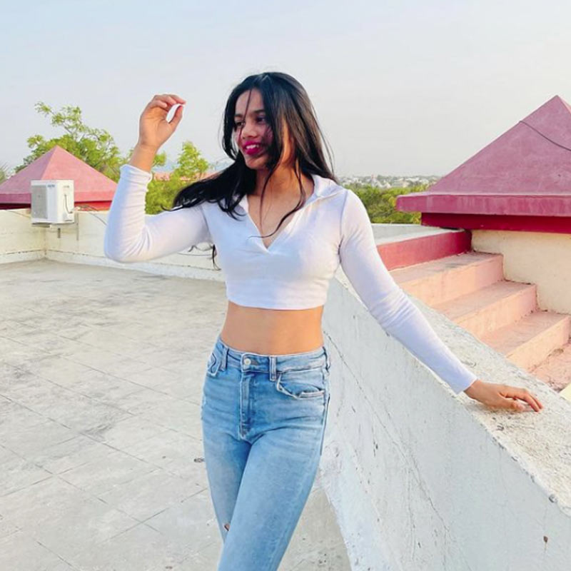 ৪৯ কেজি বিভাগে হরিয়ানার প্রতিযোগীর মুখোমুখি হতে ভয় পাননি? ‘খেলো ইন্ডিয়া’য় সোনা জয়ের পর দেবিকাকে প্রশ্ন করা হয়েছিল। তাতে দেবিকার আত্মবিশ্বাসী জবাব ছিল, ‘‘আমার বিশেষ ভয়ডর নেই। টুর্নামেন্টের বেশির ভাগ প্রতিযোগীই আমার থেকে বয়সে প্রায় ৩ বছরের বড় ছিল। তবে সব সময় মনে হয়েছে, আমিই জিতব।’’