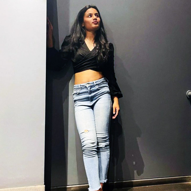 ছোটবেলা থেকেই প্রতিপক্ষের শিক্ষণীয় গুণও আয়ত্ত করার চেষ্টা করেন দেবিকা। তিনি বলেন, ‘‘বক্সিং রিংয়ে ওদের কাছ থেকে অনেক কিছু শিখেছি। ওদের মতোই নিজের ডায়েটে বদল এনেছি। দিনে ১২টা করে ডিম বা দেড় লিটার করে দুধ খাচ্ছি। সঙ্গে শাকসব্দি, মাছ, চিকেনও থাকে।’’