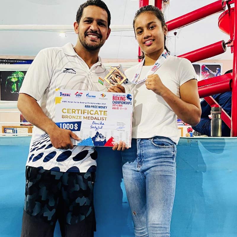 চলতি বছরের নভেম্বরে আবারও দেশকে সোনা এনে দিয়েছেন ১৮ বছরের এই বক্সার। স্পেনের লা নুসিয়ায় বিশ্ব যুব বক্সিং চ্যাম্পিয়নশিপে বিশ্বনাথ সুরেশ এবং বংশরাজের পাশাপাশি সোনা তুলে নিয়েছেন দেবিকা।