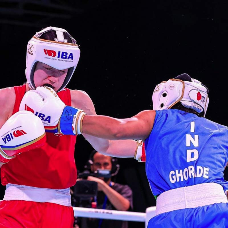 ওই প্রতিযোগিতায় মহিলাদের ৫২ কেজি বিভাগের ফাইনালে দেবিকার প্রতিপক্ষ ছিলেন ইংল্যান্ডের লরেন ম্যাকি। রিংয়ে লরেনকে যে দাঁড়াতেই দেননি তিনি, তা চূড়ান্ত ফলাফল দেখলেই বোঝা যায়। দেবিকার পক্ষে  ফল ছিল ৫-০।