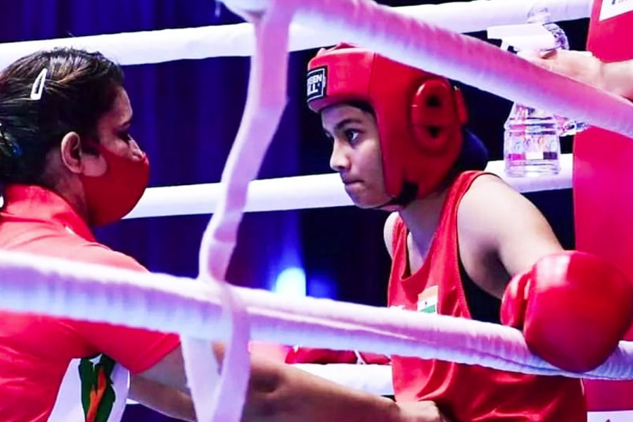 ধনশ্রী এবং সত্যজিৎ ঘোরপডের মেয়ের পাখির চোখ অবশ্য এখন একটিই— আগামী অলিম্পিক্সে দেশের পতাকা তুলে ধরা। দেবিকার কথায়, ‘‘হ্যাঁ, আকাশে ওড়ার জন্য আমি তৈরি!’’