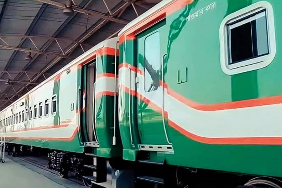  প্রথমে ঠিক করা হয়েছিল, সেতু উদ্বোধনের সময়ই একসঙ্গে রেল ও যান চলাচল শুরু করা হবে সেতুতে। কিন্তু রেলপথ তৈরির কাজ সম্পূর্ণ না হওয়ায় সেই পরিকল্পনা ভেস্তে যায়।