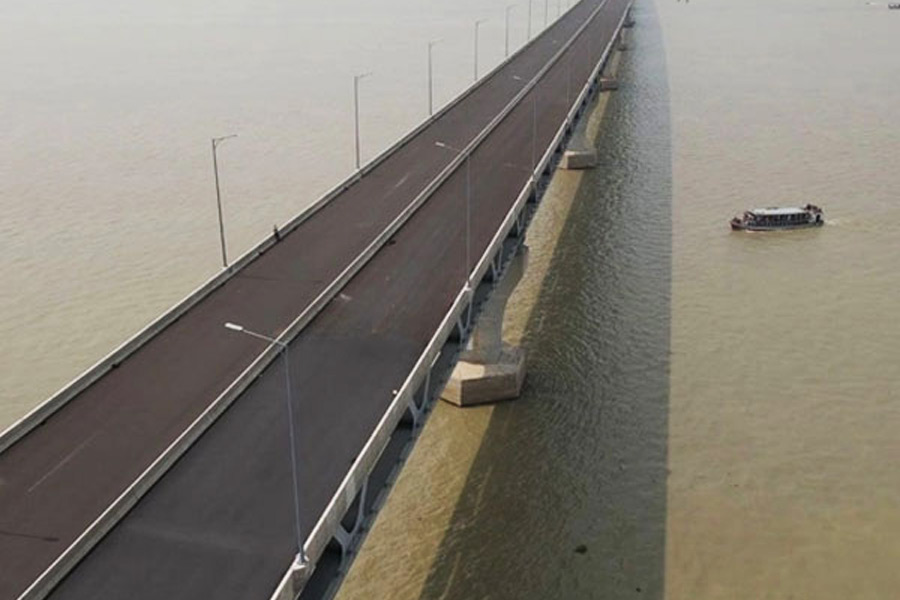 সম্প্রতি প্রথম আলো-র প্রতিবেদনে প্রকাশিত হয়, পদ্মা সেতু প্রকল্পের ব্যয় বেড়ে দাঁড়িয়েছে প্রায় আড়াই হাজার কোটি টাকা। বর্তমানে এই প্রকল্পের মোট ব্যয় ধার্য করা হয়েছে ৩০ হাজার ১৯৩ কোটি টাকা। সংশোধনের পর ব্যয় বেড়ে দাঁড়াবে প্রায় ৩২ হাজার ৬৩৮ কোটি টাকা। অর্থাৎ ব্যয় বাড়ছে ২ হাজার ৪৪৫ কোটি টাকা।