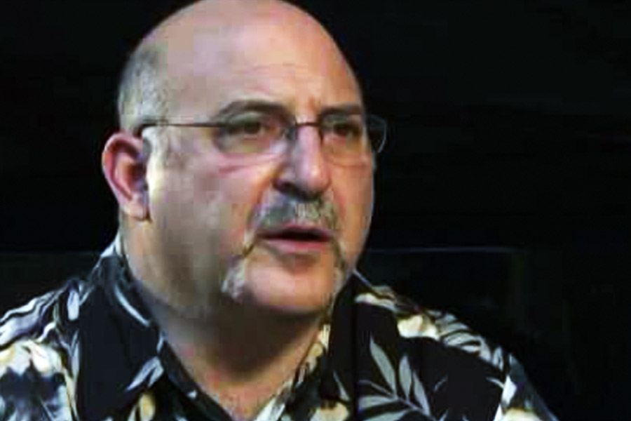 সেই মুহূর্তে বাইরে প্রচণ্ড জোরে ঝড় উঠেছিল। সঙ্গে পড়ছিল বাজও। বাজ পড়ার আওয়াজেই হঠাৎ করে হৃদ্‌স্পন্দন বন্ধ হয়ে যায় টোনির। সৌভাগ্যবশত পেফোন থেকে ফোন করবেন বলে টোনির পিছনে এক মহিলা অপেক্ষা করছিলেন।