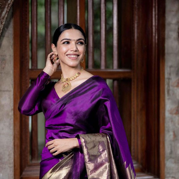 মির্জ়াপুর খ্যাত অভিনেত্রী শ্রিয়া ওয়েব সিরিজ়ের দুনিয়ায় পরিচিত মুখ। ‘কাদান’, ‘মার্ডার ইন অ্যাগোন্ডা’-র মতো একাধিক জনপ্রিয় ওয়েব সিরিজ়ে তাঁকে দেখা গিয়েছে।