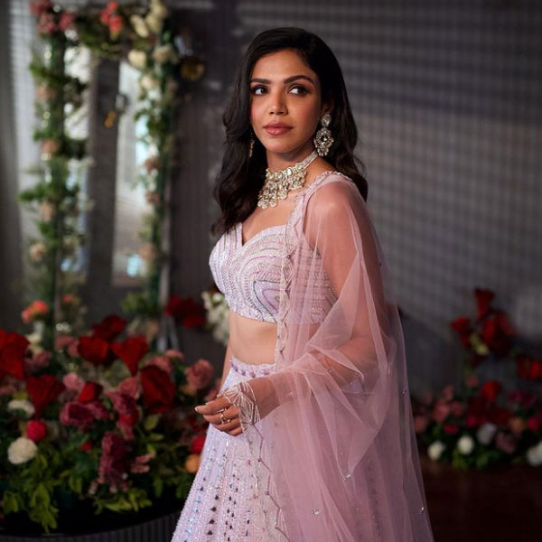 এর আগে সম্প্রতি যে দু’টি ওয়েব সিরিজ়ে শ্রিয়ারকে দেখা গিয়েছে, তার সঙ্গে ‘তাজ়া খবর’-এ তাঁর চরিত্রের আকাশপাতাল তফাত। আর সে কারণেই উত্তেজনায় ফুটছেন অভিনেত্রী।