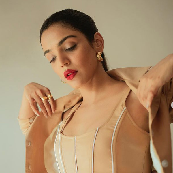 ডিজ়নি হটস্টারে মুক্তি পাবে ‘তাজ়া খবর’। দর্শক ও অনুরাগীদের মধ্যে এই নতুন ওয়েব সিরিজ় নিয়ে চর্চা শুরু হয়েছে। তবে কবে তা মুক্তি পাবে সেই তারিখ এখনও জানানো হয়নি।