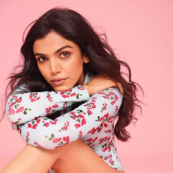 ‘তাজ়া খবর’-এর শুটিং চলছে। এ ছাড়া আরও দু’টি ছবির জন্য কাজ করছেন তিনি। তবে এখনও সে সব ছবির বিস্তারিত তথ্য পাওয়া যায়নি।