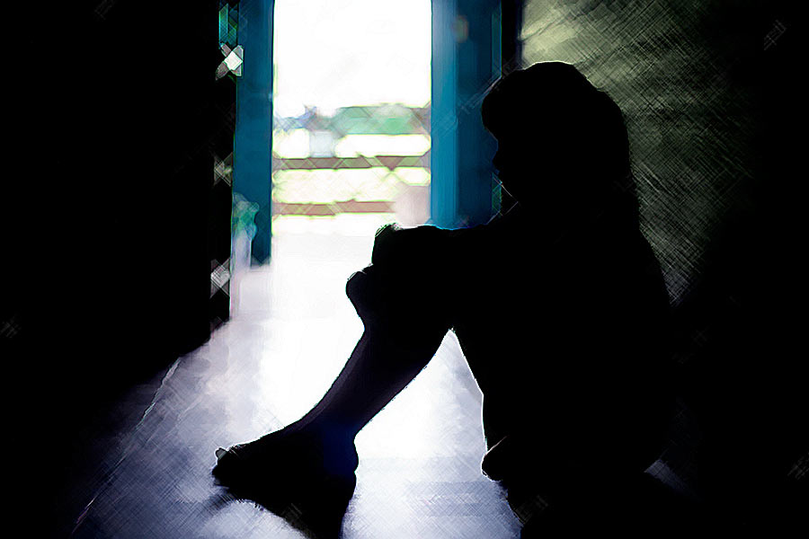 নিজের কষ্টের কথা পরিচিত এক মহিলাকে জানিয়েছিলেন আশিয়া (পরিবর্তি নাম)। তখন ওই মহিলা আশিয়াকে দুবাইয়ে কাজের টোপ দেন। প্রচুর টাকা উপার্জনের স্বপ্ন দেখান। দৈনিক ভাস্কর-এর প্রতিবেদন অনুযায়ী, মহিলার প্রস্তাবে রাজি হয়ে যান। সুদূর উজবেকিস্তান থেকে নেপাল হয়ে দিল্লি পৌঁছন আশিয়া। কিন্তু তাঁর কপালে যে ভয়ানক দুর্ভোগ জুটতে চলেছে, সেটা ঘুণাক্ষরেও আঁচ করতে পারেননি আশিয়া।