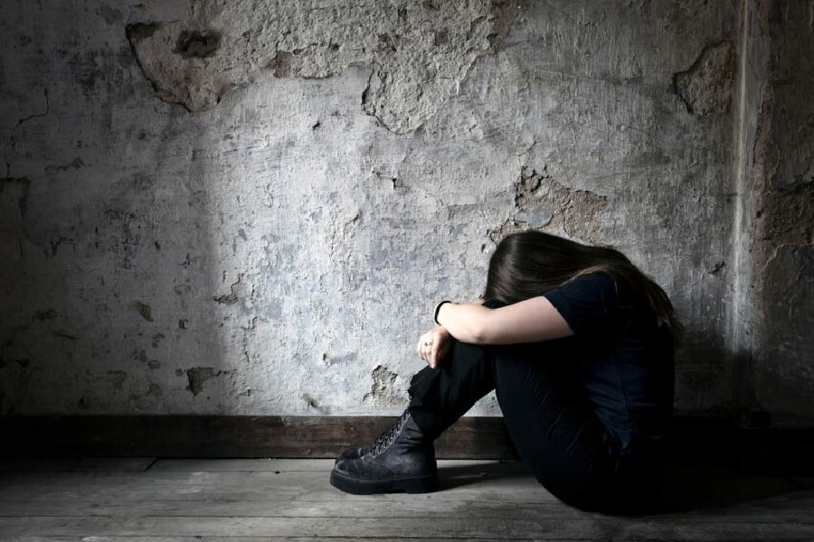 আশিয়া জানান, তাঁকে ধমকি দেওয়া হয় যদি যৌনপেশায় না নামেন, তা হলে গ্রেফতার করিয়ে দেওয়া হবে। তাঁর কথায়, “বেশ কিছু দিন পর জানতে পেরেছিলাম আমি দুবাইয়ে নেই। সেখান থেকে নেপাল হয়ে আমাকে দিল্লিতে নিয়ে আসা হয়েছে।”