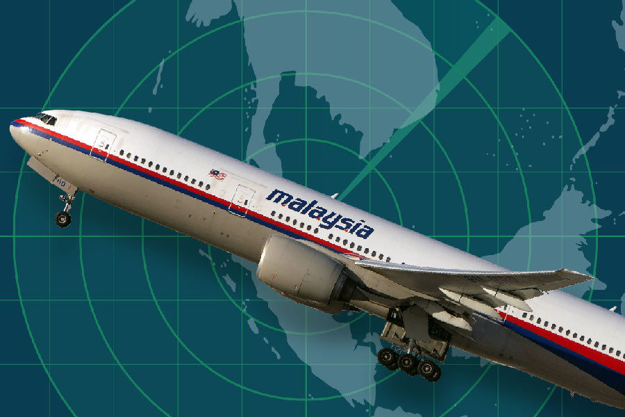 ৮ বছরেরও বেশি আগে ২৩৯ জনকে নিয়ে চিরতরে হারিয়ে গিয়েছিল মালয়েশিয়া এয়ারলাইন্সের ফ্লাইট এমএইচ৩৭০। ব্রিটিশ সংবাদমাধ্যমের দাবি, বোয়িং ৭৭৭ বিমানটিকে ধ্বংস করেছিলেন তাঁর চালকেরাই। ওই বিমানের ধ্বংসাবশেষ থেকে যে নতুন প্রমাণ পাওয়া গিয়েছে, তা পরীক্ষার পর তেমনই ইঙ্গিত দিয়েছেন বিশেষজ্ঞরা।
