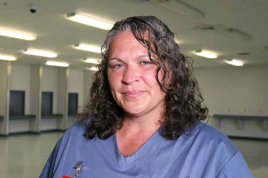 যদিও নিজের দোষ কখনও কবুল করেননি মুর। বার বার বলেছেন তিনি নিরপরাধ। এখন জেলে বেশে লটারিজয়ীদের পরিচয় গোপন রাখার পক্ষে সওয়াল করছেন।