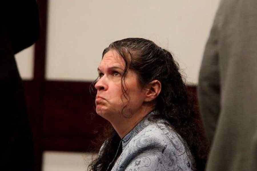 ২০০৬ সালে ৩০ মিলিয়ন ডলার লটারি পেয়েছিলেন আব্রাহাম লি শেক্সপিয়ার। ভারতীয় মুদ্রায় প্রায় ২৪৭ কোটি ৯৩ লক্ষ ৫১ হাজার ৮৩০ টাকা। পেশায় ট্রাকচালক ছিলেন। এত টাকা পাবেন, কোনও দিন স্বপ্নেও ভাবেননি আব্রাহাম।