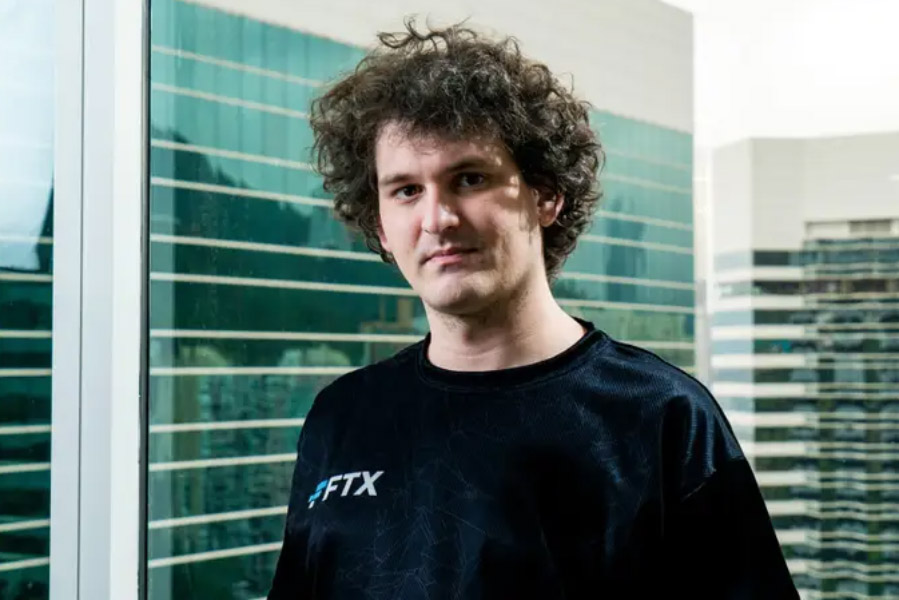 নাম স্যাম ব্যাঙ্কম্যান-ফ্রায়েড। ক্রিপ্টোকারেন্সি এক্সচেঞ্জ এফটিএক্সের প্রতিষ্ঠাতা স্যাম। ক্রিপ্টো দুনিয়ায় তাঁর প্রতিষ্ঠানের বেশ নাম ডাক। যা অধুনা হারিয়েছে। 