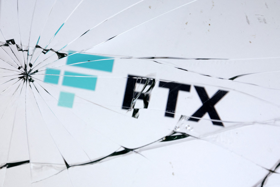 প্রশ্ন হল, তিন বছরে কী এমন হল? কী আছে এই ক্রিপ্টোমুদ্রায় যা মুদ্রা-মাদারির খেলায় এমন সহসা বদল আনতে পারে? এক বছরে পাকা মাথার ধনকুবেরকেও ধরাশায়ী করতে পারে? যিনি ব্যবসার হিসাবেও দুরস্ত।