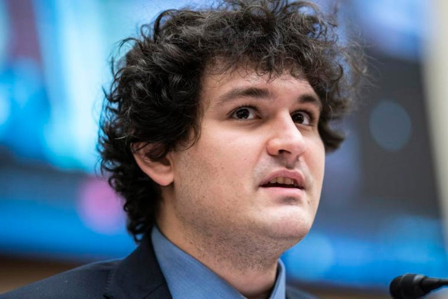 এ ব্যাপারে আমেরিকার প্রশাসনকে প্রশ্ন করা হলে তারা জানিয়েছে, স্যাম এমন কিছু আর্থিক কেলেঙ্কারির সঙ্গে জড়িয়েছেন করেছেন, যা আমেরিকায় বেআইনি। 