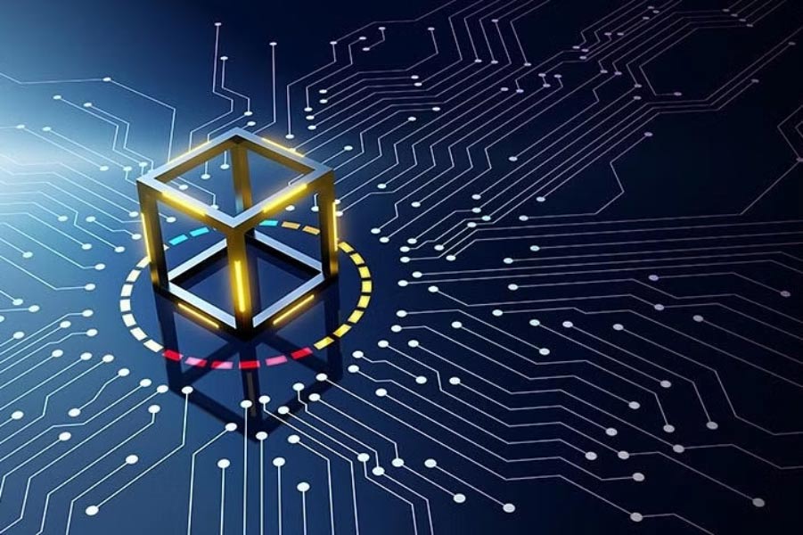 ‘ব্লকচেন’ নামে এক প্রযুক্তির সাহায্যে দুনিয়ার বিভিন্ন প্রান্তে ছড়িয়ে থাকা কম্পিউটারে নিয়ন্ত্রণ করে এই ভার্চুয়াল মুদ্রা। ব্লকচেন হল তথ্য মজুত রাখার সবচেয়ে নিরাপদ স্থান। যা কেউ নষ্ট করতে পারবে না। যা কেউ হ্যাক করতেও পারবে না। 