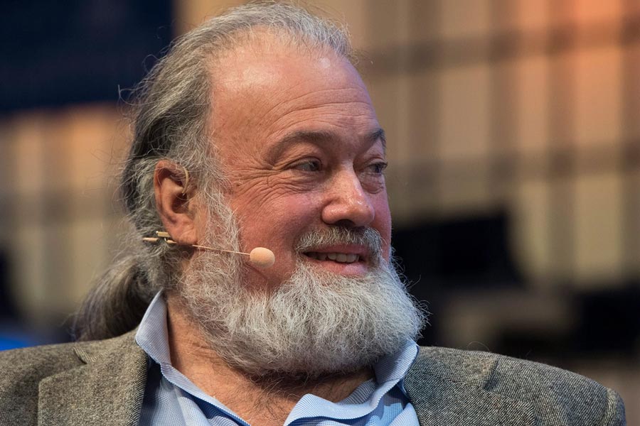 ১৯৮৩ সালে প্রথম ক্রিপ্টোগ্রাফার ডেভিড চোম ডিজিটাল মুদ্রার লেনদেন নিয়ে কাজ শুরু করেন। তার পরে ১৯৯৫ সালে সেই চেষ্টা বাস্তব রূপ পায়। পরে ২০০৯ সালে সাতোশি নাকামোতো নামে এক ব্যক্তি বিশ্বের প্রথম ক্রিপ্টোকারেন্সি মুদ্রা বিটকয়েন চালু করেন।