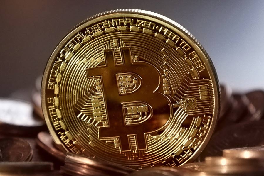 বর্তমানে প্রায় ৪ হাজারের বেশি ক্রিপ্টোকারেন্সি রয়েছে। তার মধ্যে সবথেকে জনপ্রিয় ক্রিপ্টোকারেন্সি হল বিটকয়েন। এ ছাড়া এথেরিয়াম, টেথার, বিন্যান্স কয়েন, ইউএসডি কয়েন, ডজ কয়েন, কার্ডানো নামেরও মুদ্রা রয়েছে। 