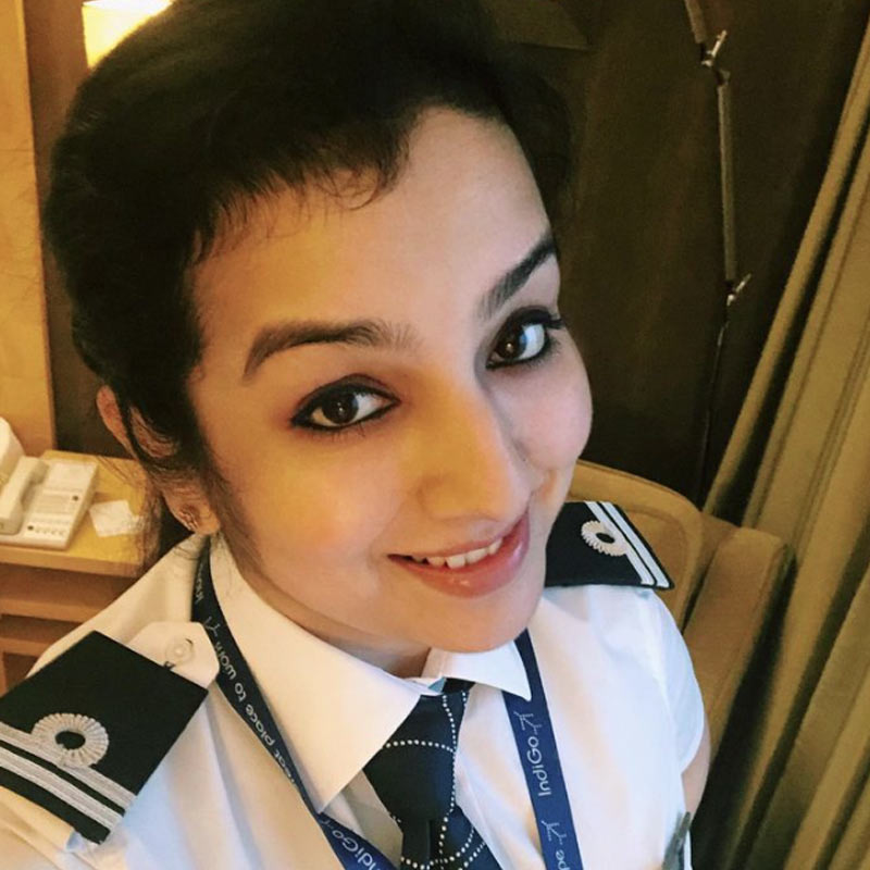 বছর চারেক আগেও সৌদি আরবে মেয়েদের গাড়ি চালানোর অনুমতি ছিল না। গাড়ি চালাতে পারতেন কেবল পুরুষরাই। ছোটবেলা থেকে তেমনটাই দেখে এসেছেন হানা। 