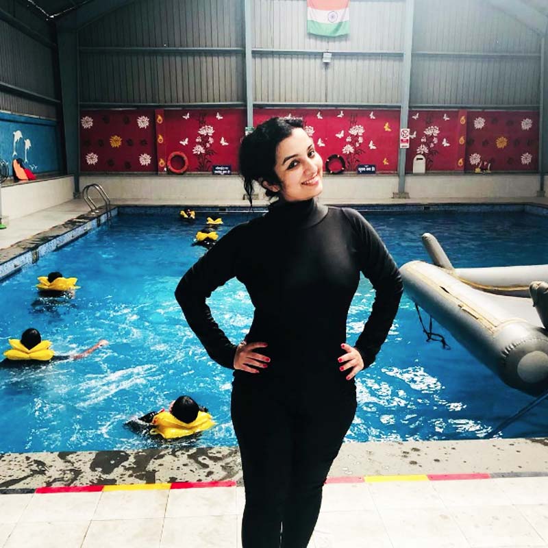 চলতি বছরের শুরুর দিকে বিমান নিয়ে এক বার সৌদি আরবে যেতে হয়েছিল হানাকে। যে দেশে মেয়েদের গাড়ি চালানোর অনুমতি ছিল না, সেখানে আস্ত একটি বিমান নামিয়েছেন তিনি। সমাজমাধ্যমে তখনই ভাগ করে নিয়েছিলেন নিজের অনুভূতি। 