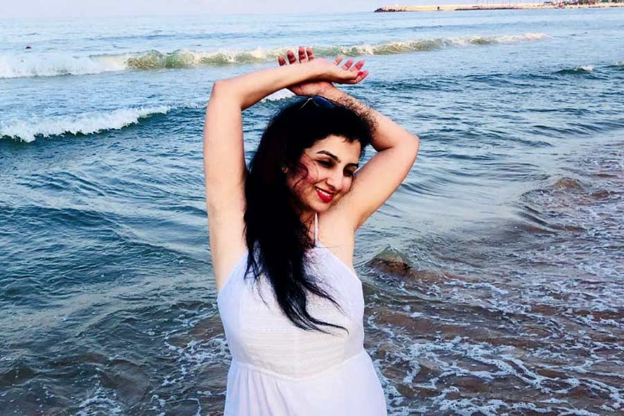 সমাজমাধ্যমে বরাবর সক্রিয় হানা। নানা সময়ে নানা খবরাখবর, নিজের অনুভূতি কিংবা ছবি ও ভিডিয়ো ইনস্টাগ্রাম এবং টুইটারে পোস্ট করেন তিনি। 