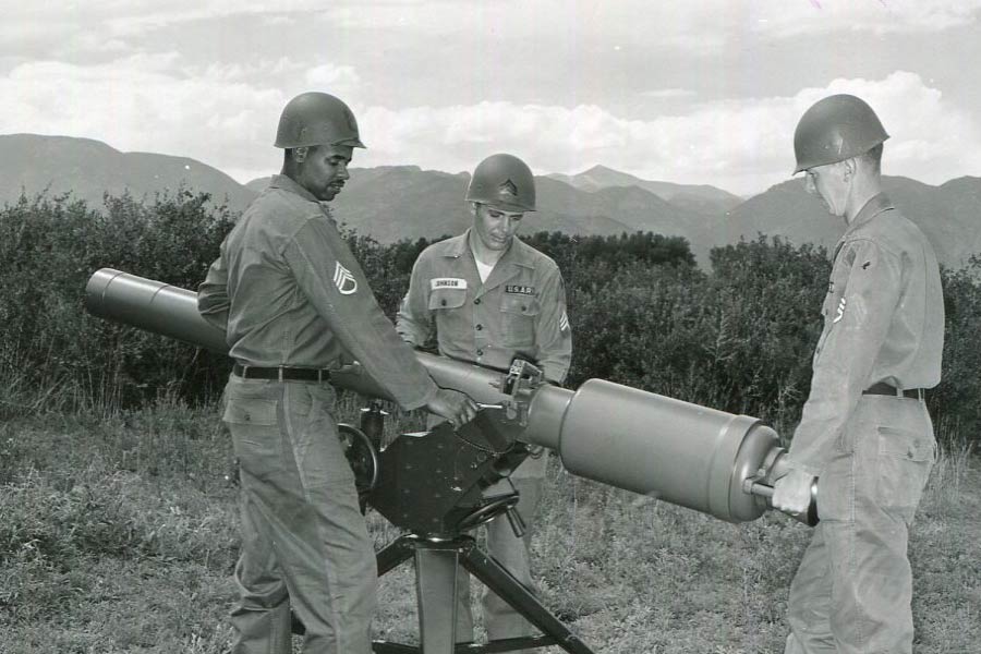 ঠান্ডা যুদ্ধের সময় তৈরি সেই রকেট লঞ্চারের নাম ছিল ‘এম২৮/২৯ ডেভি ক্রোকেট ওয়েপন সিস্টেম’।
