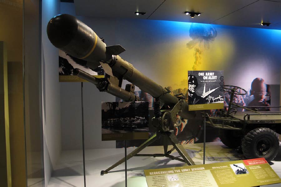 তবে এই অস্ত্রের বিকিরণ-ই ছিল আসলে প্রাণঘাতী। বিস্ফোরণের কয়েক কিলোমিটার পর্যন্ত ছড়িয়ে পড়তে পারত এই ক্ষেপণাস্ত্রের তৈরি হওয়া বিকিরণ। 