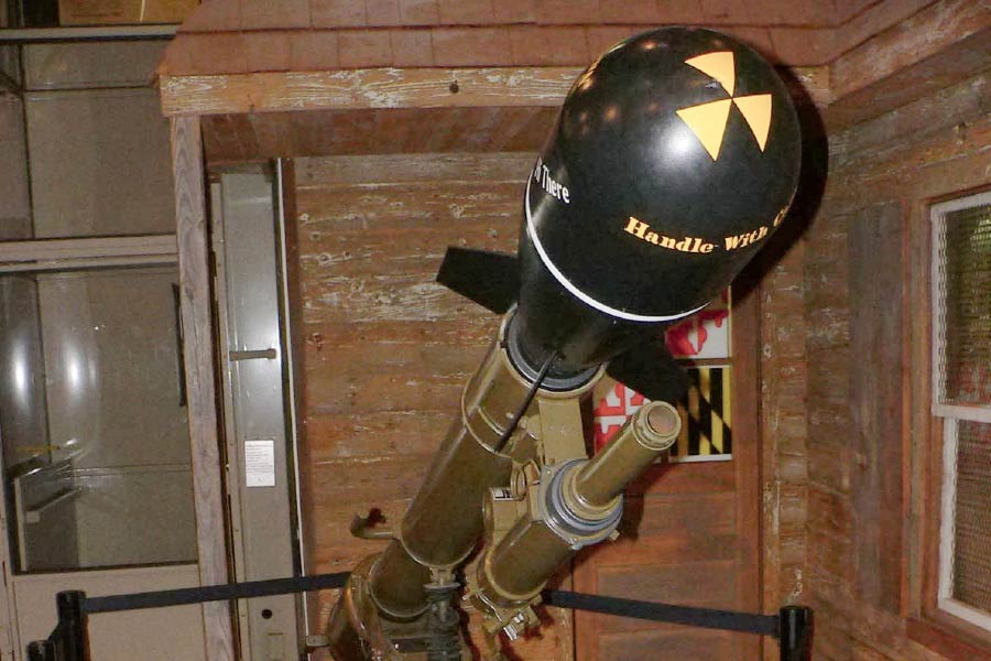 অনেক দিক ভেবে ১৯৭১ সালে ‘এম২৮/২৯ ডেভি ক্রোকেট ওয়েপন সিস্টেম’-এর ব্যবহার বন্ধ করে দেওয়া হয়েছিল।