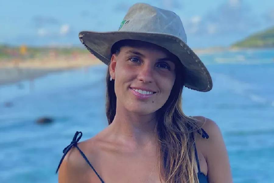 আলভারেসের প্রেমিকা এমিলিয়া ফেরেরো কাতারে গিয়েছেন তাঁর খেলা দেখতে। প্রায় প্রতি ম্যাচেই গ্যালারিতে বসে আর্জেন্টিনার হয়ে গলা ফাটাচ্ছেন তিনি। আর্জেন্টিনার সংবাদমাধ্যম সূত্রে জানা গিয়েছে, তাঁদের সম্পর্ক দীর্ঘ দিনের।