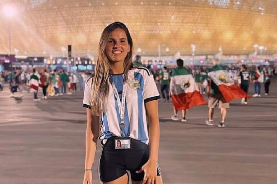 এমিলিয়া এবং আলভারেস একই শহরে থাক‌েন। সমাজমাধ্যমে কিংবা সংবাদমাধ্যমে, বরাবর আলভারেসের পাশে থাকার বার্তা দিয়ে গিয়েছেন এমিলিয়া। প্রকাশ্যে করেছেন প্রেম নিবেদন।