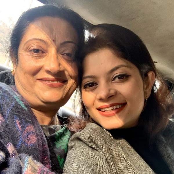 বিয়ে করার পর ‌মৌসুমি তাঁর জীবনসঙ্গীকে সব সময় পাশে পাবেন ঠিক-ই, কিন্তু তাঁর মেয়ে কি জীবনসঙ্গীর মধ্যে নিজের বাবাকে খুঁজে পাবেন? দেবারতির ভবিষ্যতের কথা চিন্তা করেই এত বছর একা একা কাটিয়েছেন ‌মৌসুমি।