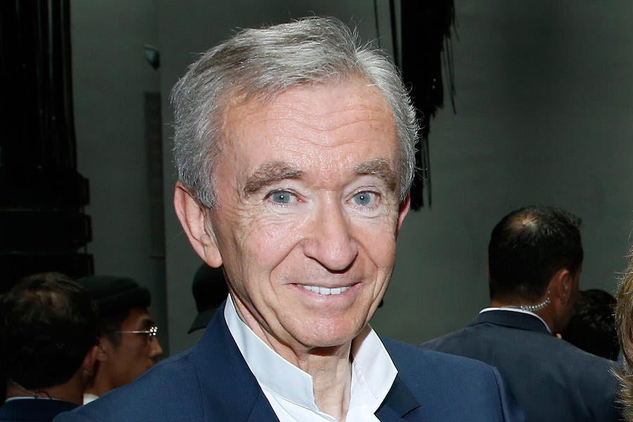 আন্তর্জাতিক মানের বিলাসবহুল এবং ফ্যাশন-দ্রব্যের সবচেয়ে বড় ব্র্যান্ড ‘মোয়েত এনেসি লুই ভিতোঁ’(এলভিএমএইচ)-এর চেয়ারম্যান এবং সিইও বার্নার্ড। শৌখিনী মহলে এই সংস্থার পণ্য বেশ জনপ্রিয়। 